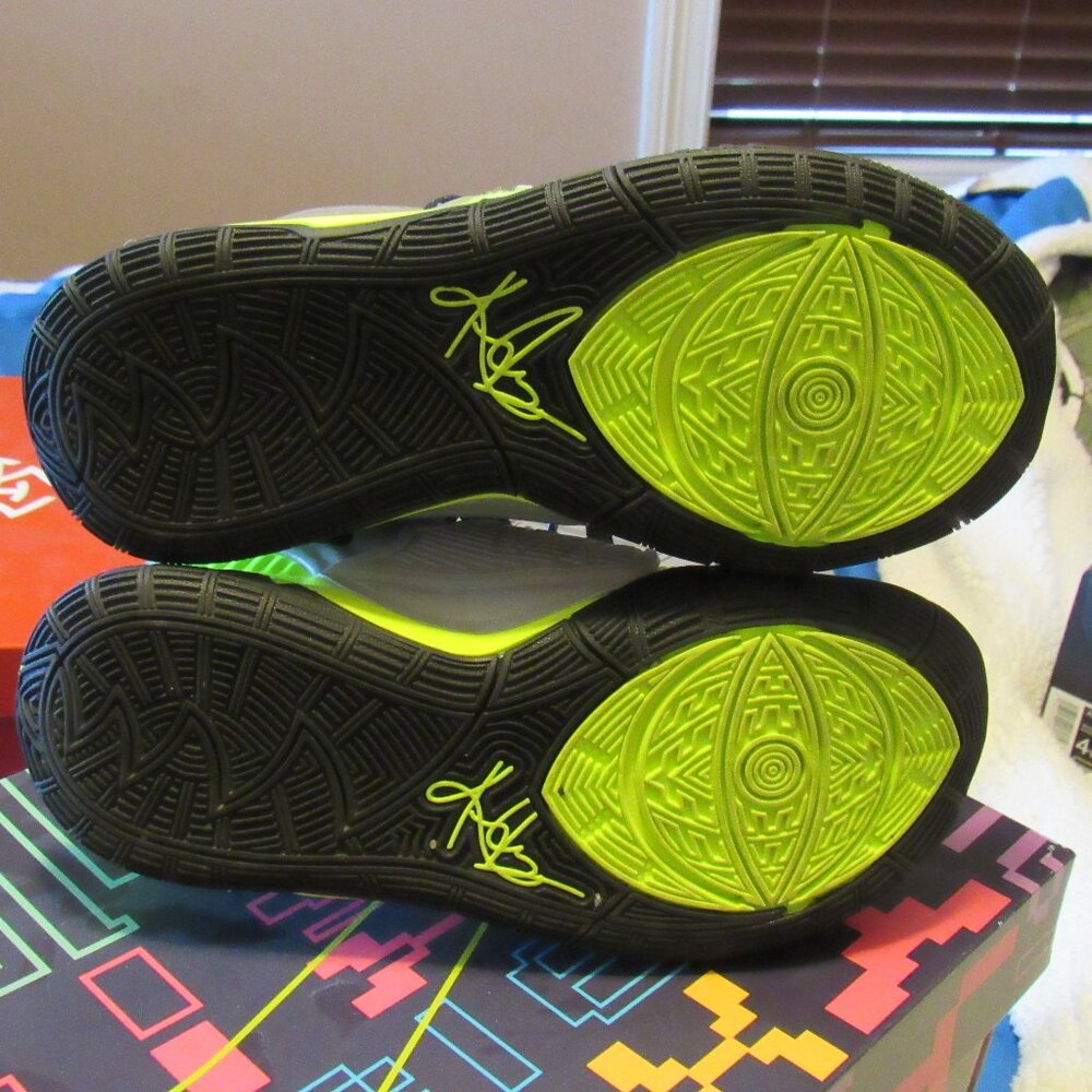Nike Kyrie 6 Cross (PS) 2.5Y Volt/Black Reflect Silver Barely Worn - Picture 7 of 7